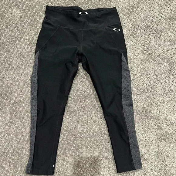 Oakley Pants - Oakley cropped leggings